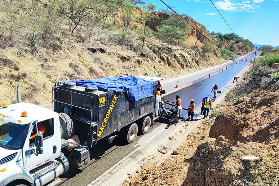 Camion micropavimentador