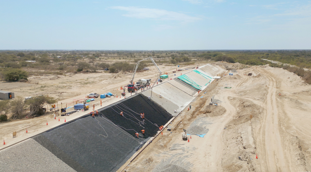 Cementos Pacasmayo impulsa innovadora solución de diques estabilizados con suelo cemento en defensas ribereñas del río Motupe – La Leche