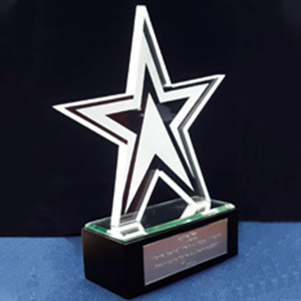trofeo de vidrio en corte laser