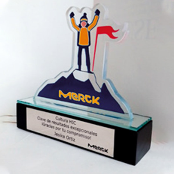 trofeo de vidrio en corte laser